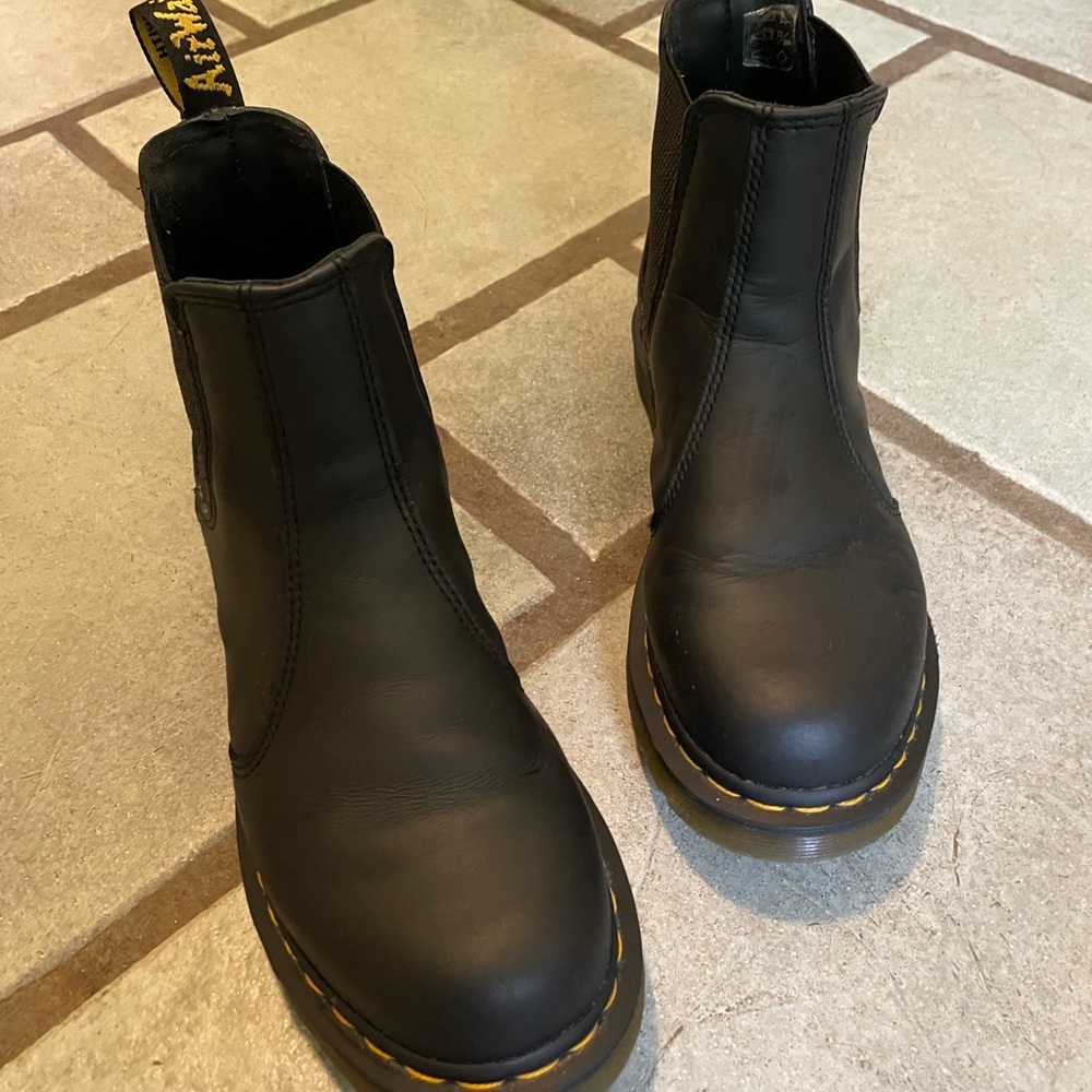 Doc martens nonslip Chelsea boot. Work 4x! Like new! Size 9w.
